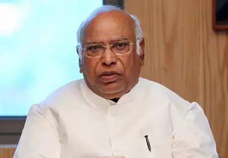 कांग्रेस ने तेलंगाना इकाई के लिए 27 उपाध्यक्षों और 69 महासचिवों की घोषणा की कांग्रेस ने तेलंगाना इकाई के लिए 27 उपाध्यक्षों और 69 महासचिवों की घोषणा की