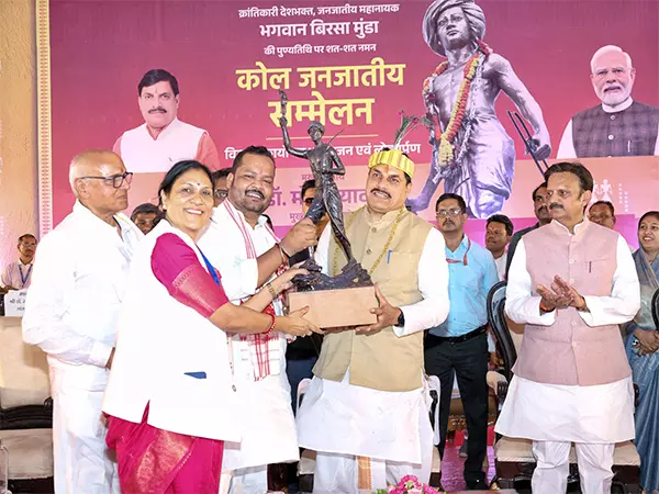 CM यादव शहडोल में कोल जनजाति सम्मेलन में शामिल हुए CM यादव शहडोल में कोल जनजाति सम्मेलन में शामिल हुए