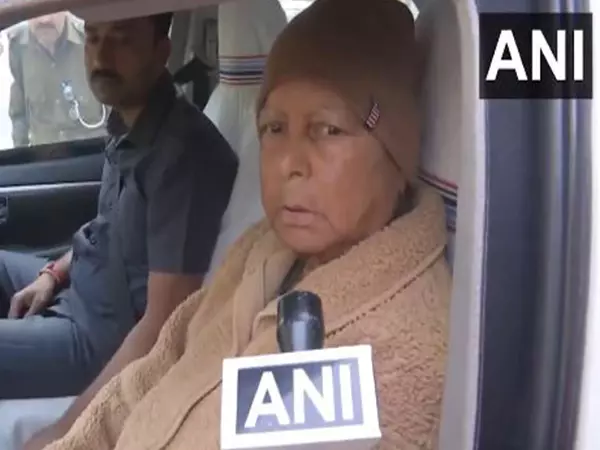 राजद प्रमुख लालू प्रसाद यादव ने की CM नीतीश कुमार की आलोचना राजद प्रमुख लालू प्रसाद यादव ने की CM नीतीश कुमार की आलोचना