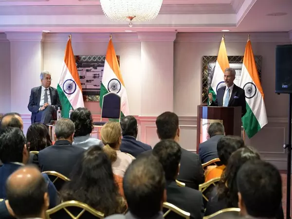 Jaishankar ने बेल्जियम और लक्जमबर्ग में भारतीय समुदाय के लोगों से बातचीत की Jaishankar ने बेल्जियम और लक्जमबर्ग में भारतीय समुदाय के लोगों से बातचीत की