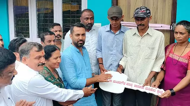 छात्रा की उसके होने वाले पति ने हत्या की; विधायक ने पीड़ित परिवार के लिए बनवाया मकान छात्रा की उसके होने वाले पति ने हत्या की; विधायक ने पीड़ित परिवार के लिए बनवाया मकान