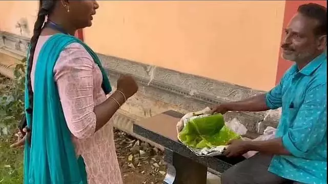 TN : प्रसिद्ध अन्नामलाई मंदिर परिसर के अंदर मांसाहारी भोजन का सेवन, तनाव, श्रद्धालुओं का गुस्सा TN : प्रसिद्ध अन्नामलाई मंदिर परिसर के अंदर मांसाहारी भोजन का सेवन, तनाव, श्रद्धालुओं का गुस्सा