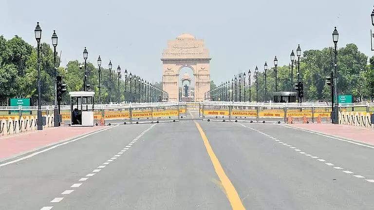 दिल्ली में भीषण गर्मी: धुँधले होते वादों के बीच भीषण गर्मी दिल्ली में भीषण गर्मी: धुँधले होते वादों के बीच भीषण गर्मी