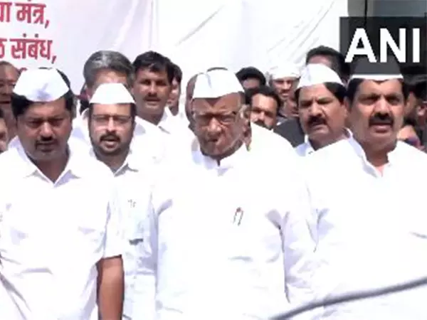 NCP-SCP प्रमुख शरद पवार ने 26वें स्थापना दिवस पर पार्टी का झंडा फहराया NCP-SCP प्रमुख शरद पवार ने 26वें स्थापना दिवस पर पार्टी का झंडा फहराया