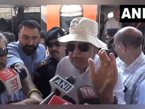 श्रीनगर-कटरा वंदे भारत पर यात्रा करते हुए फारूक अब्दुल्ला ने कहा- मेरी आंखों में आंसू आ गए...J-K के लिए सबसे बड़ा तोहफा श्रीनगर-कटरा वंदे भारत पर यात्रा करते हुए फारूक अब्दुल्ला ने कहा- मेरी आंखों में आंसू आ गए...J-K के लिए सबसे बड़ा तोहफा