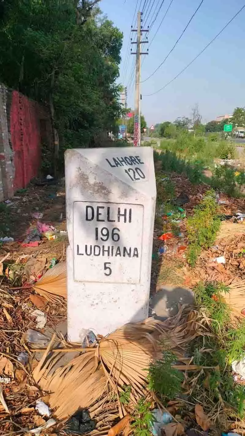 Punjab का एक राजमार्ग जो सपनों, संघर्षों और उम्मीदों को दर्शाता Punjab का एक राजमार्ग जो सपनों, संघर्षों और उम्मीदों को दर्शाता
