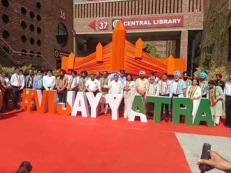 Punjab के राज्यपाल ने आतंकवादी ताकतों के खिलाफ सख्त कार्रवाई का वादा किया Punjab के राज्यपाल ने आतंकवादी ताकतों के खिलाफ सख्त कार्रवाई का वादा किया