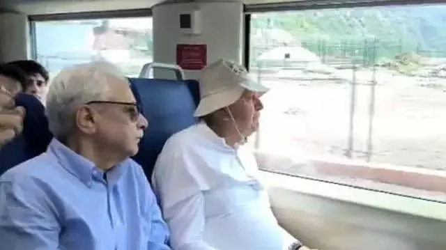 जब वंदे भारत ट्रेन चेनाब ब्रिज पार कर रही थी तो मेरी आंखों में आंसू आ गए: Farooq Abdullah जब वंदे भारत ट्रेन चेनाब ब्रिज पार कर रही थी तो मेरी आंखों में आंसू आ गए: Farooq Abdullah