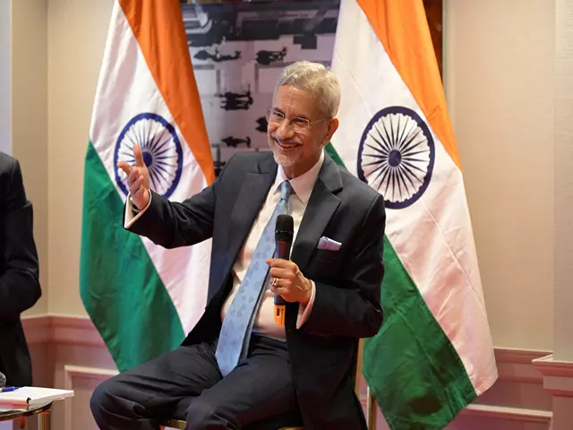 यूरोप की भारत के साथ मजबूत संबंध बनाने में गहरी रुचि है: ब्रुसेल्स में Jaishankar यूरोप की भारत के साथ मजबूत संबंध बनाने में गहरी रुचि है: ब्रुसेल्स में Jaishankar