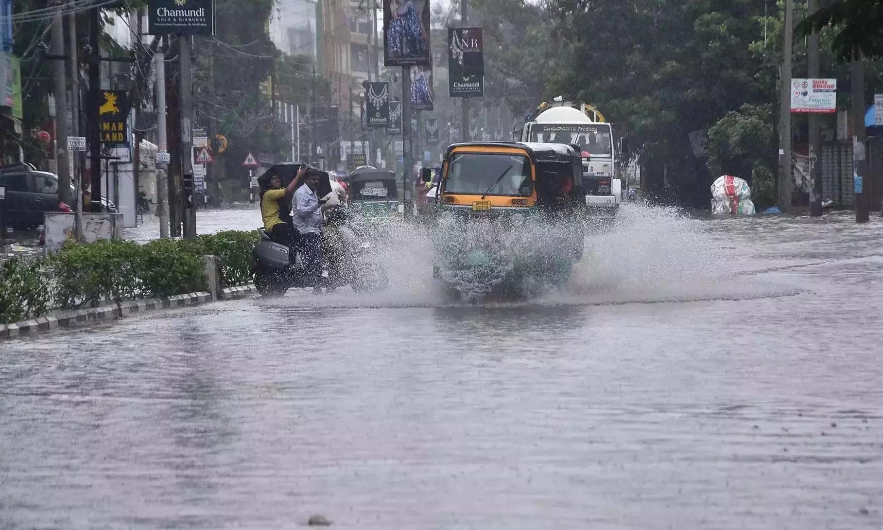 Telangana में गरज के साथ बारिश, तेज़ हवाएँ और हल्की से मध्यम बारिश का पूर्वानुमान Telangana में गरज के साथ बारिश, तेज़ हवाएँ और हल्की से मध्यम बारिश का पूर्वानुमान
