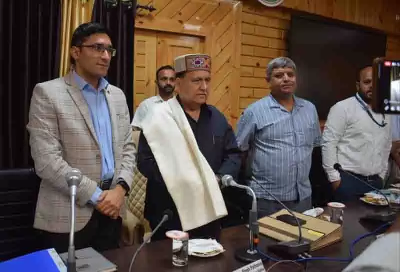 Himachal विधानसभा अध्यक्ष ने छोटे व्यापारियों, उद्यमियों के लिए आसान ऋण सुविधा का आह्वान किया Himachal विधानसभा अध्यक्ष ने छोटे व्यापारियों, उद्यमियों के लिए आसान ऋण सुविधा का आह्वान किया