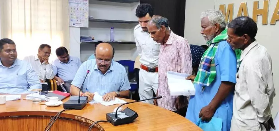 अधिकारियों को जन समस्याओं की शीघ्र निराकरण के निर्देश अधिकारियों को जन समस्याओं की शीघ्र निराकरण के निर्देश