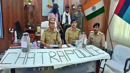 Chatra में माओवादी कमांडर गिरफ्तार, हथियारों का जखीरा बरामद Chatra में माओवादी कमांडर गिरफ्तार, हथियारों का जखीरा बरामद