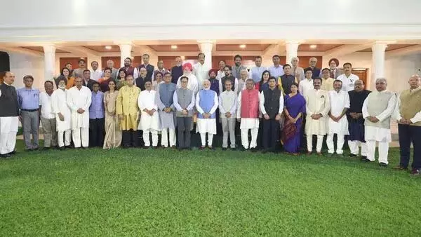 PM Modi ने सर्वदलीय वैश्विक आउटरीच प्रतिनिधिमंडल के सांसदों से मुलाकात की PM Modi ने सर्वदलीय वैश्विक आउटरीच प्रतिनिधिमंडल के सांसदों से मुलाकात की