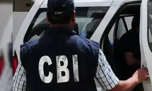 CGST का अधिकारी और वकील गिरफ्तार, रिश्वत लेते CBI ने दबोचा CGST का अधिकारी और वकील गिरफ्तार, रिश्वत लेते CBI ने दबोचा