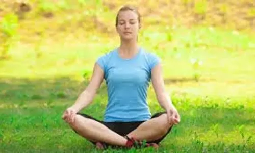 Pranayama: आंखों की रोशनी बढ़ाने में मददगार हैं ये  प्राणायाम