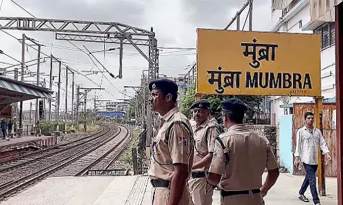 Mumbai रेलवे पैसेंजर्स एसोसिएशन ने मुंब्रा ट्रेन हादसे के बाद DRM के खिलाफ कार्रवाई की मांग की