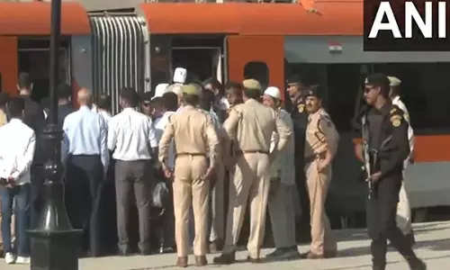 फारूक अब्दुल्ला ने Srinagar से कटरा तक वंदे भारत ट्रेन में सफर किया