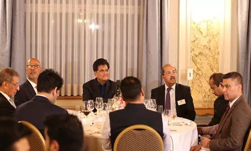 स्विट्जरलैंड में पीयूष गोयल ने भारतीय व्यापार प्रतिनिधियों से की मुलाकात, नए अवसरों पर चर्चा स्विट्जरलैंड में पीयूष गोयल ने भारतीय व्यापार प्रतिनिधियों से की मुलाकात, नए अवसरों पर चर्चा