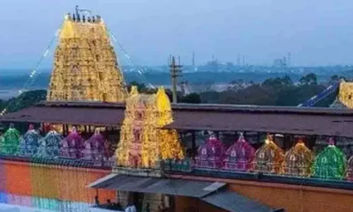 भद्राचलम मंदिर में ज्येष्ठाभिषेक से पहले भक्तों की भीड़ उमड़ पड़ी