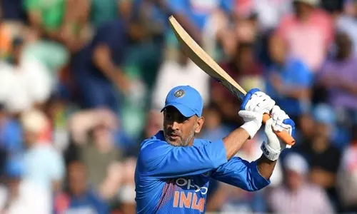 रवि शास्त्री ने MS Dhoni के विकेटकीपिंग कौशल की प्रशंसा की