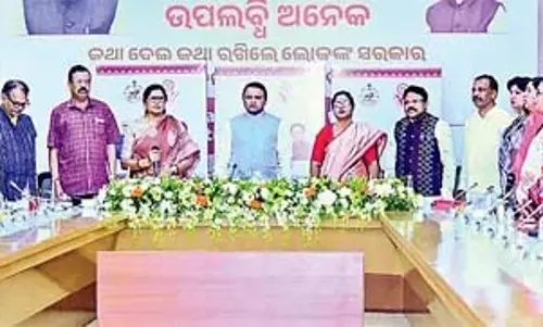 CM ने भुवनेश्वर के लोकसेवा भवन में अपने मंत्रिमंडल के सहयोगियों के साथ बैठक की