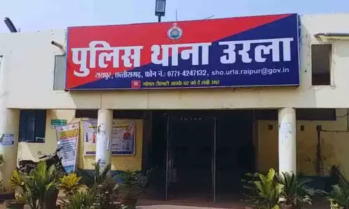 रायपुर : दरवाजा खोलते ही कर दिया मर्डर रायपुर : दरवाजा खोलते ही कर दिया मर्डर