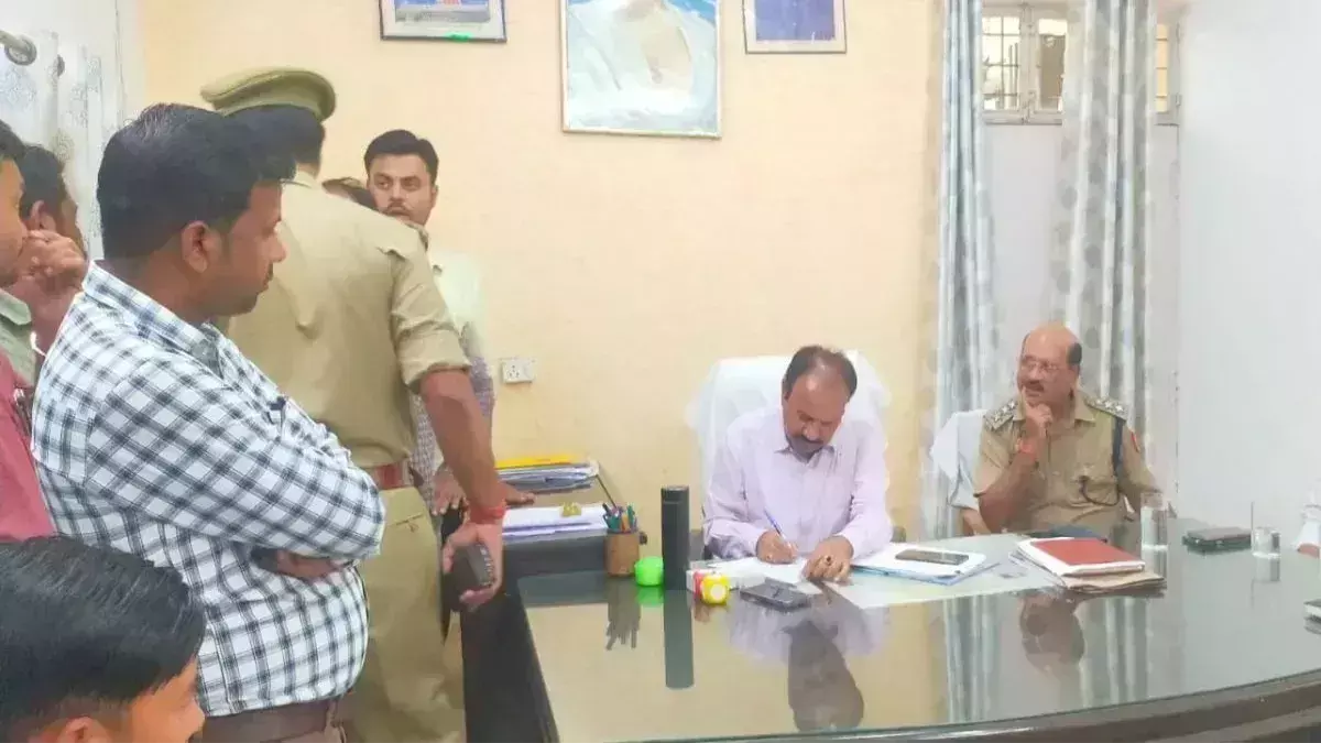 Basti: SDM हर्रैया प्रकरण में दोषियों को सजा दिलाने की उठी आवाज Basti: SDM हर्रैया प्रकरण में दोषियों को सजा दिलाने की उठी आवाज