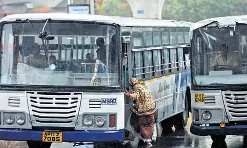 TGSRTC ने बस पास के किराए में 50 प्रतिशत तक की बढ़ोतरी की TGSRTC ने बस पास के किराए में 50 प्रतिशत तक की बढ़ोतरी की