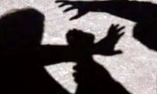 नशे में धुत बदमाशों ने गर्भवती RPF कांस्टेबल और उसके पति पर हमला किया नशे में धुत बदमाशों ने गर्भवती RPF कांस्टेबल और उसके पति पर हमला किया