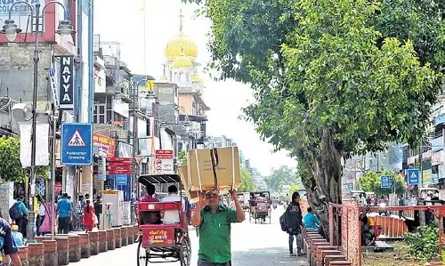 दिल्ली में भीषण गर्मी, तापमान 45°C के पार; अगले दो दिन और बढ़ेगा तापमान