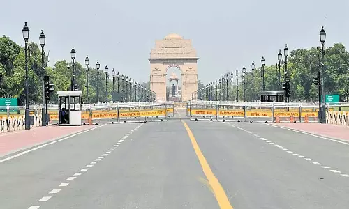 दिल्ली में भीषण गर्मी: धुँधले होते वादों के बीच भीषण गर्मी
