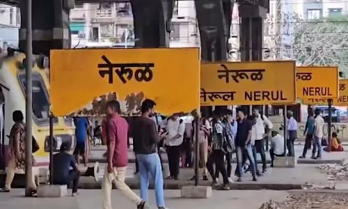 Mumbai : नेरुल में तकनीकी खराबी के कारण पीक ऑवर्स में हार्बर लाइन सेवाएं बाधित