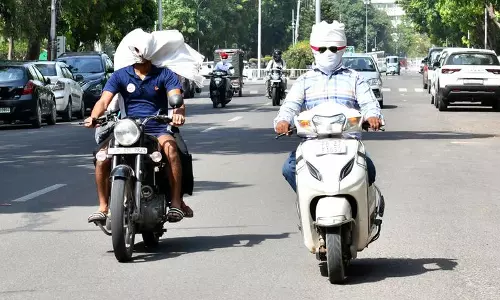 Chandigarh  में 43.8 डिग्री सेल्सियस तापमान के साथ सीजन का सबसे गर्म दिन दर्ज किया
