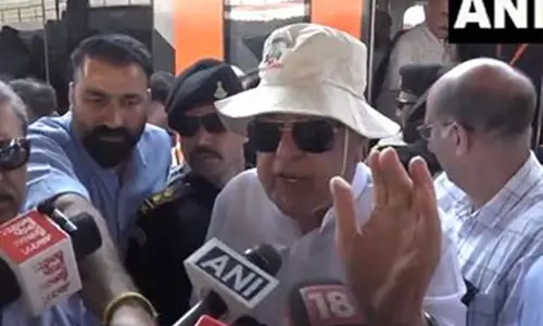 श्रीनगर-कटरा वंदे भारत पर यात्रा करते हुए फारूक अब्दुल्ला ने कहा- मेरी आंखों में आंसू आ गए...J-K के लिए सबसे बड़ा तोहफा