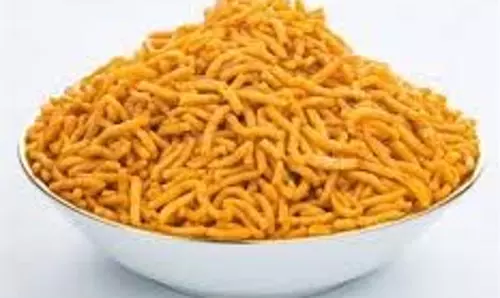 Homemade Sev Namkeen: बेसन से बनाएं परफेक्ट और हलवाई जैसी सेव नमकीन, रेसिपी भी है आसान Homemade Sev Namkeen: बेसन से बनाएं परफेक्ट और हलवाई जैसी सेव नमकीन, रेसिपी भी है आसान