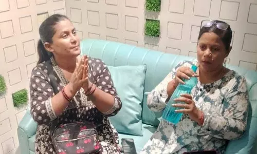 Berhampur: दो घंटे तक लिफ्ट में फंसी रहीं बहनें, दमकलकर्मियों ने बचाया
