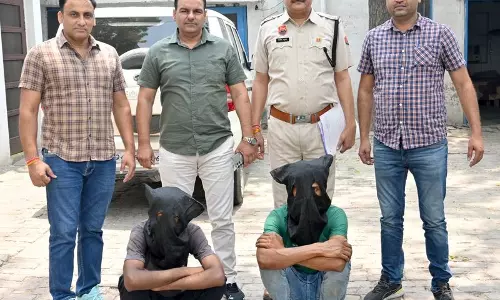 Panipat में महिला का मोबाइल फोन और बालियां लूटने के आरोप में 2 लोग गिरफ्तार