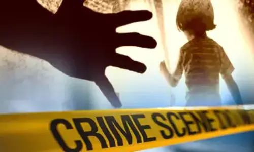Azamgarh: मां ने ही ली बेटी की जान, गला घोंटकर की निर्मम हत्या Azamgarh: मां ने ही ली बेटी की जान, गला घोंटकर की निर्मम हत्या