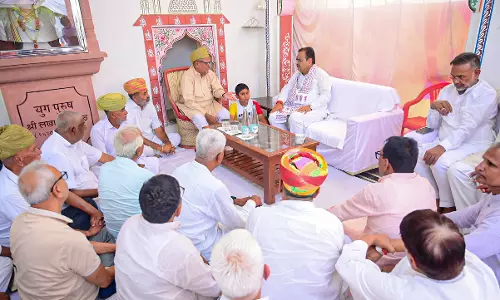 Jaipur: सीएम भजनलाल शर्मा ने लखावत परिवार को दी सांत्वना, नागौर में जताया दुख Jaipur: सीएम भजनलाल शर्मा ने लखावत परिवार को दी सांत्वना, नागौर में जताया दुख