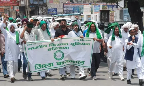 Karnal गांव में रेत भंडारण के लिए ‘जबरन भूमि अधिग्रहण’ का किसानों ने किया विरोध Karnal गांव में रेत भंडारण के लिए ‘जबरन भूमि अधिग्रहण’ का किसानों ने किया विरोध
