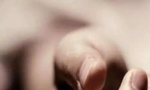 Odisha: माता-पिता के लगातार झगड़े से तंग आकर कॉलेज की छात्रा ने आत्महत्या कर ली Odisha: माता-पिता के लगातार झगड़े से तंग आकर कॉलेज की छात्रा ने आत्महत्या कर ली