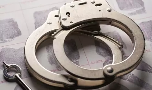 Odisha: कार खरीदार से 1.08 करोड़ रुपये की ठगी करने वाला व्यक्ति गिरफ्तार Odisha: कार खरीदार से 1.08 करोड़ रुपये की ठगी करने वाला व्यक्ति गिरफ्तार