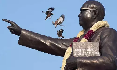 UP : केंद्रीय राज्य मंत्री द्वारा अनावरण की गई अंबेडकर प्रतिमा तोड़ी गई! लोगों ने किया विरोध UP : केंद्रीय राज्य मंत्री द्वारा अनावरण की गई अंबेडकर प्रतिमा तोड़ी गई! लोगों ने किया विरोध