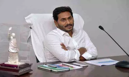 YSRCP प्रमुख जगन मोहन रेड्डी ने पत्रकार की गिरफ्तारी की निंदा की YSRCP प्रमुख जगन मोहन रेड्डी ने पत्रकार की गिरफ्तारी की निंदा की