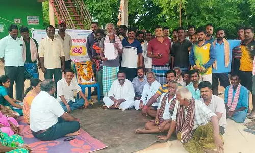 वार्ड सभा: अधिकारियों का घेराव वार्ड सभा: अधिकारियों का घेराव