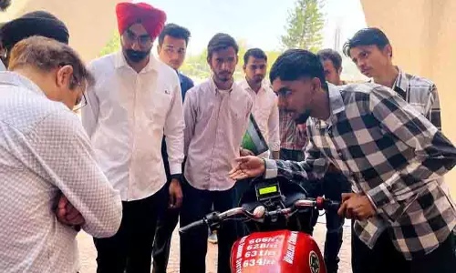 Jalandhar: पॉलिटेक्निक के छात्रों ने वायरलेस ईवी चार्जिंग में अग्रणी भूमिका निभाई