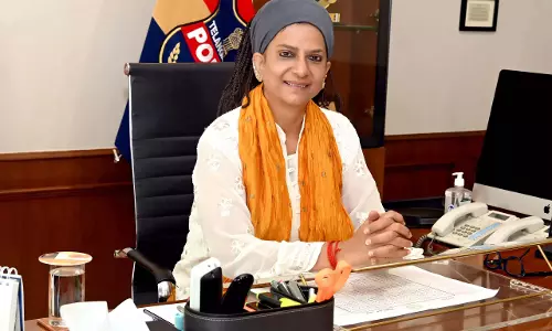चारु सिन्हा: यूओएच की हरी-भरी भूमि से लेकर ADGP CID तक चारु सिन्हा: यूओएच की हरी-भरी भूमि से लेकर ADGP CID तक