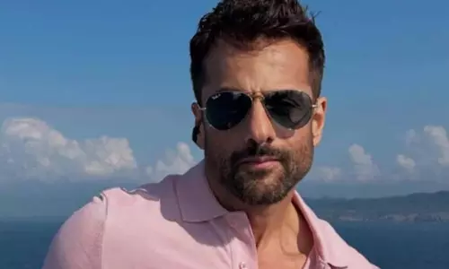 Fardeen Khan : क्रूज स्टाइल छा गया, फैन्स बोले ‘इतना हॉट क्यों? Fardeen Khan : क्रूज स्टाइल छा गया, फैन्स बोले ‘इतना हॉट क्यों?