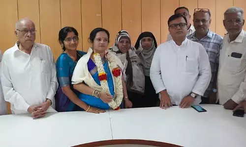Karnataka : राधिका हंगल नगरपालिका की अध्यक्ष हैं।